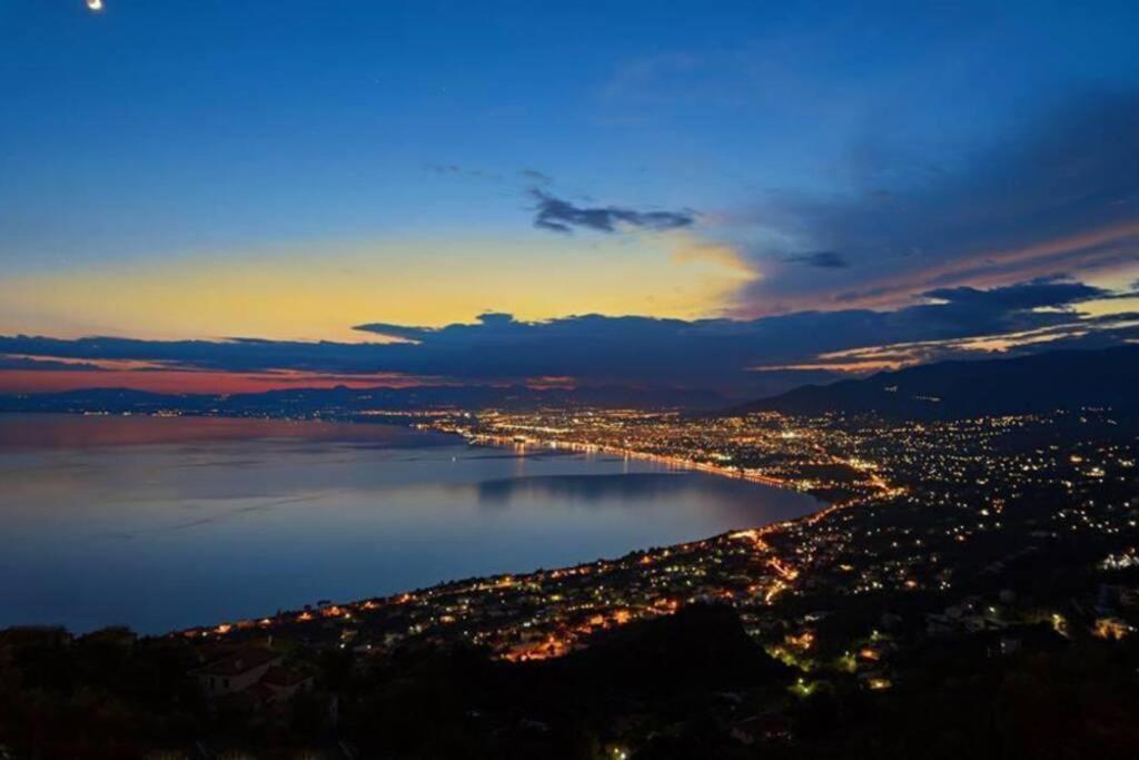 Ferienwohnung Stylish River Flat, Near The Center And The Beach Kalamata Exterior foto